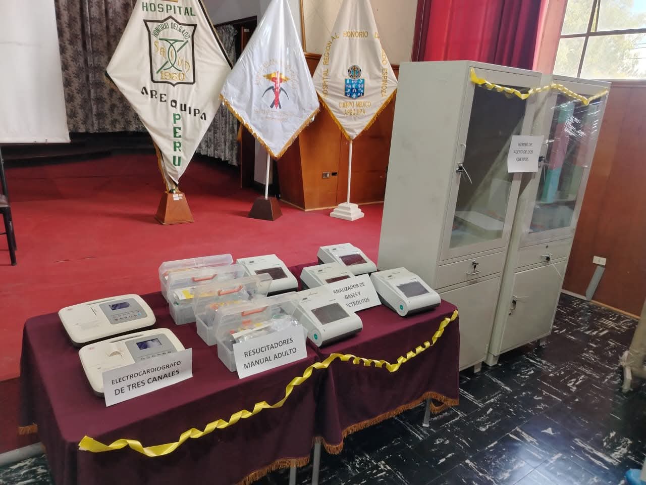 Hospital Honorio Delgado recibe mobiliario mientra espera adquisición de equipos médicos