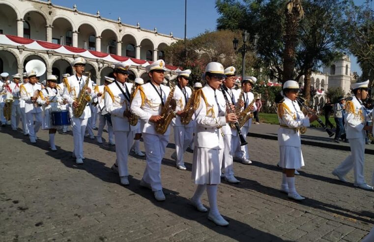 Escolares rinden homenaje a la ciudad de Arequipa con música