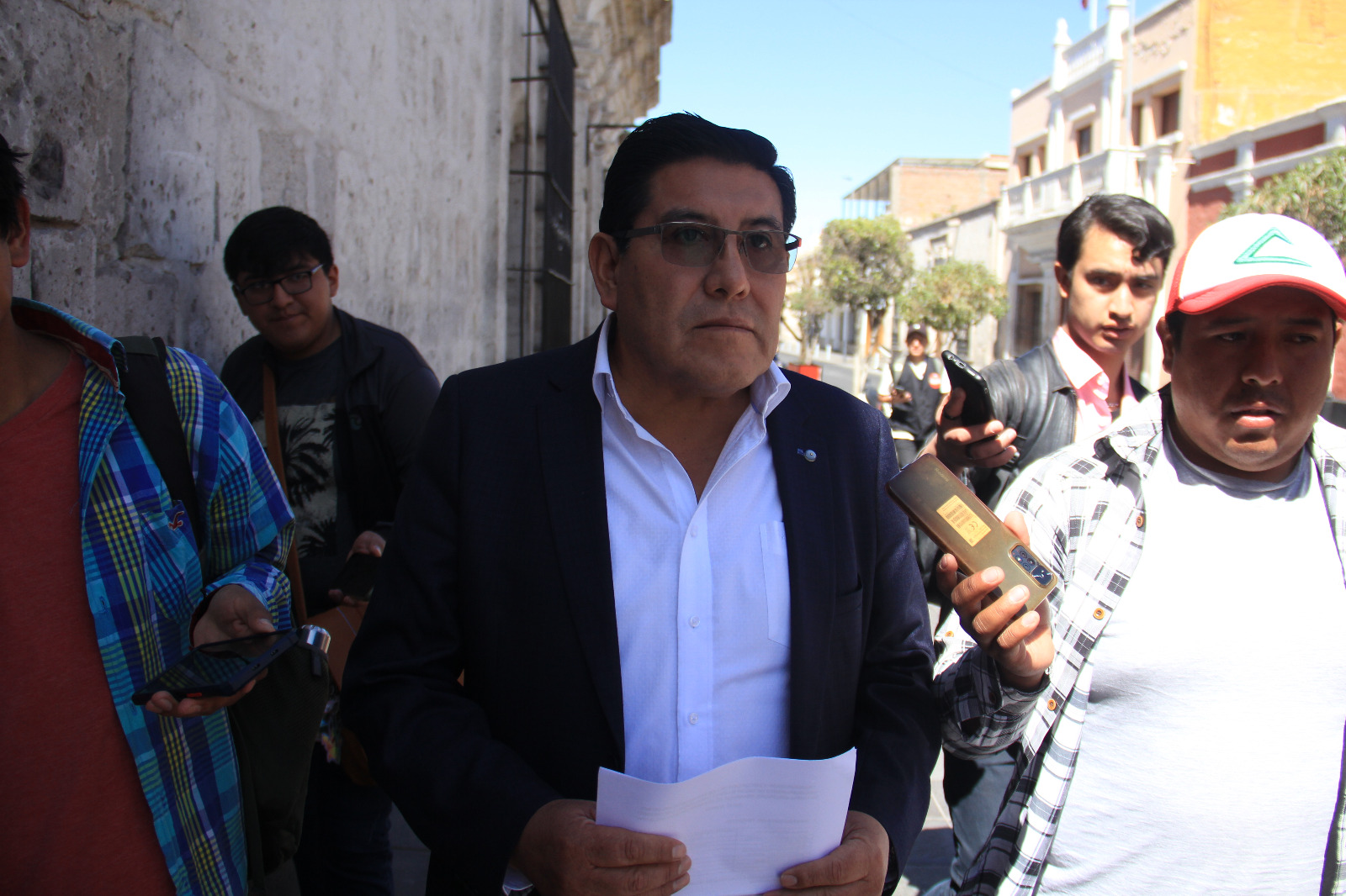 Retrasan mecanismo legal para trasladar equipos médicos almacenados