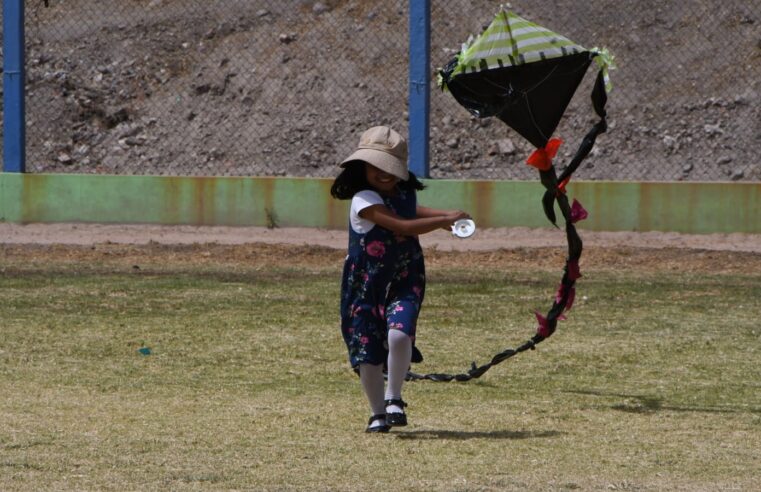 Cometas hechas a mano siempre surcan los cielos de Arequipa
