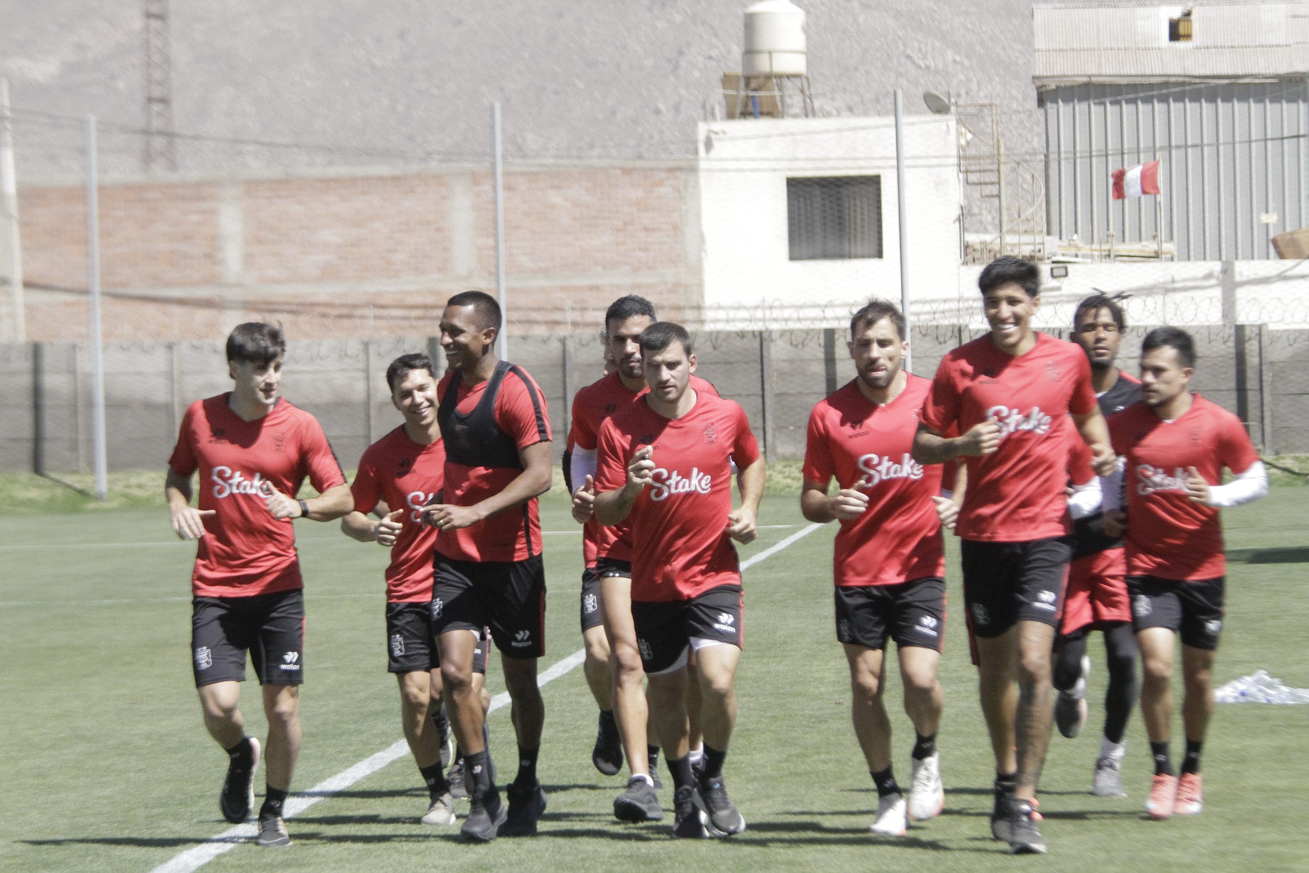 Juan Reynoso inició trabajos alentando a sus jugadores