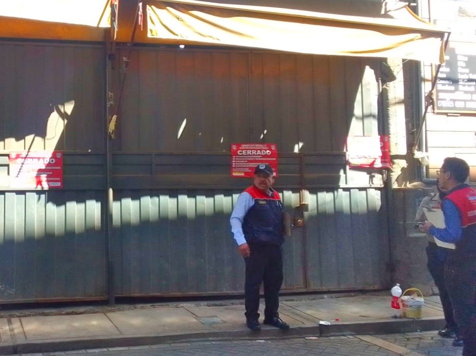 Bustamante y Rivero recupera vía de vehículos usados en Av. Dolores