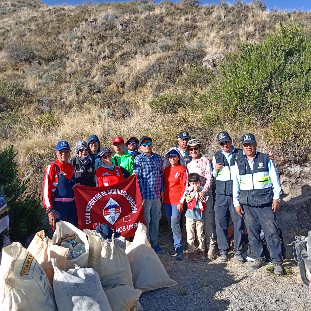 Andinistas recolectaron más de 60 kilos de basura en faldas del Misti