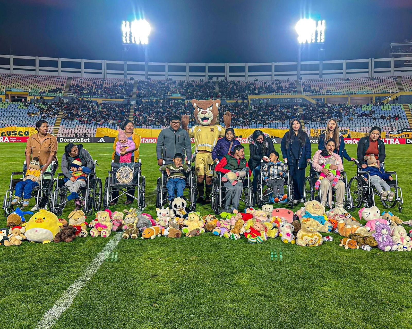 Por el «Día del Niño» Cusco FC hizo donación de sillas de ruedas