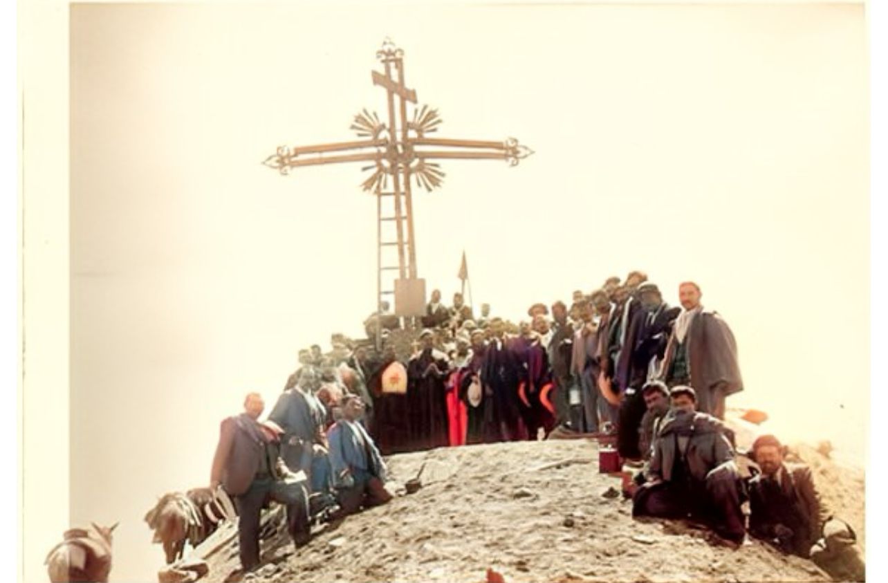 ¿Cómo se colocó la cruz del Misti?