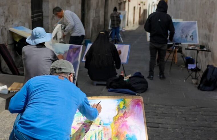 Artistas brillan con la magia de la acuarela en barrio de San Lázaro