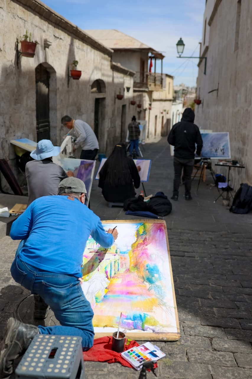 Artistas brillan con la magia de la acuarela en barrio de San Lázaro
