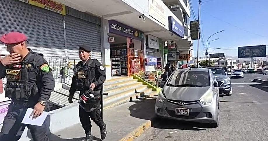 Delincuentes roban más de 70 mil dólares de casa de cambio