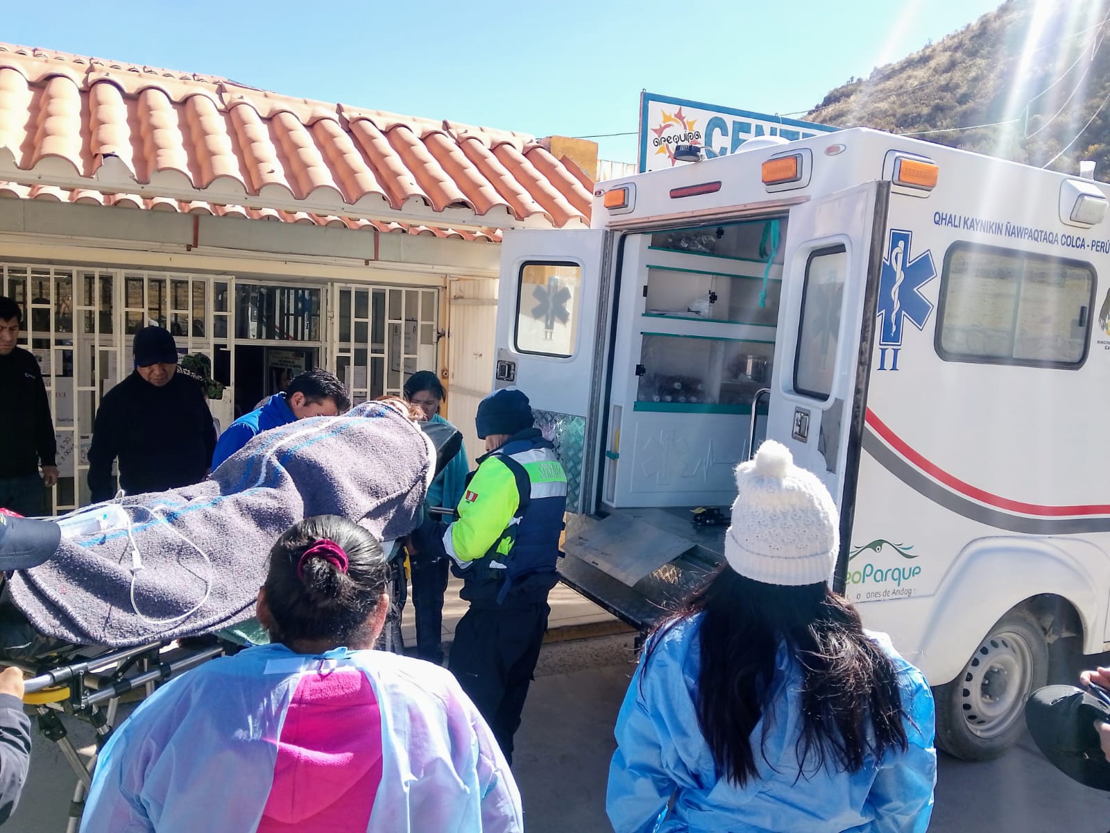 AUTOCOLCA APOYA EN EL TRASLADO DE HERIDOS DE ACCIDENTE DE YURA A LA CIUDAD DE AREQUIPA