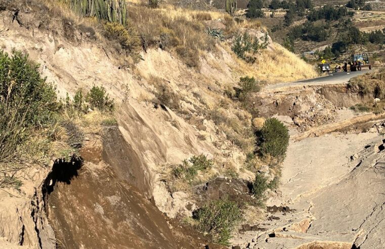 Piden habilitar camino provisional tras hundimiento en carretera de Caylloma