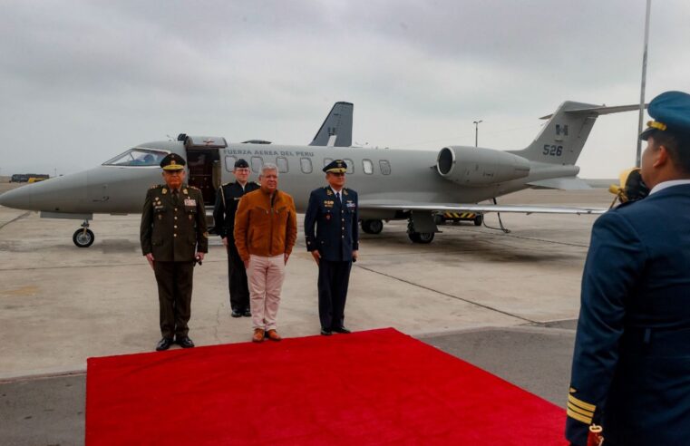 Ministro de Defensa viaja a Bolivia para actos por su bicentenario