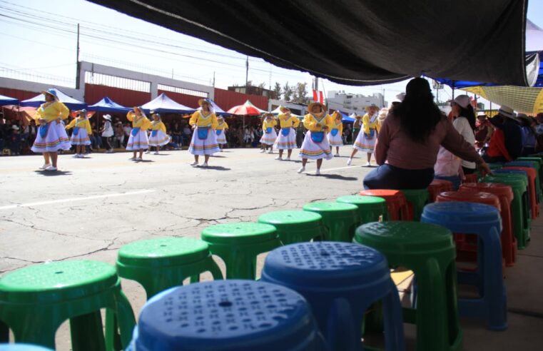 Venta de sillas y tráfico vehicular generaron malestar en pasacalle regional