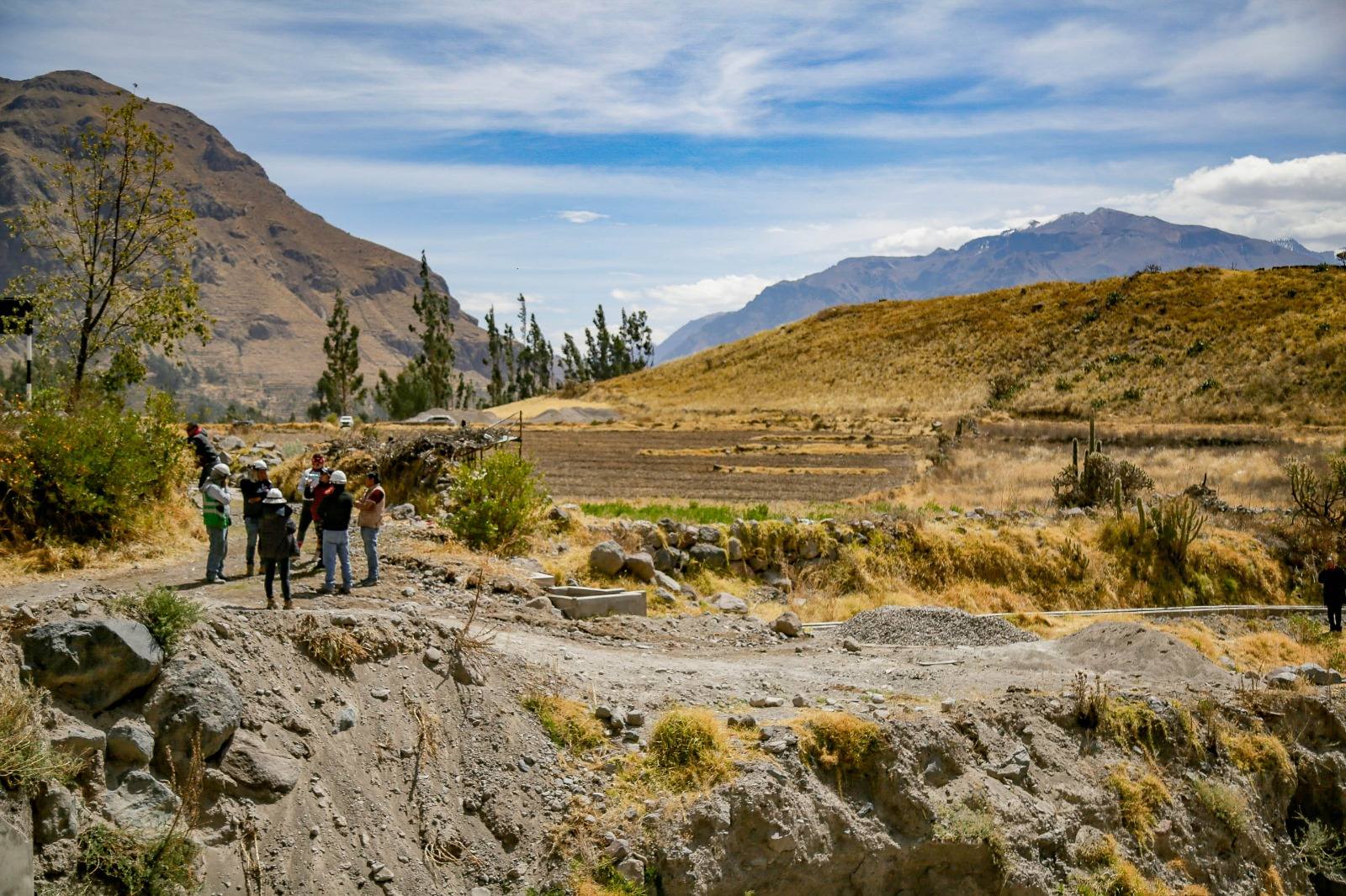 Advierten paralización de obras en canales de Maca y Achoma