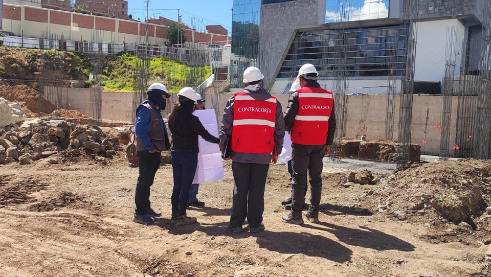 Riesgos en obra de Universidad Nacional del Altiplano de Puno