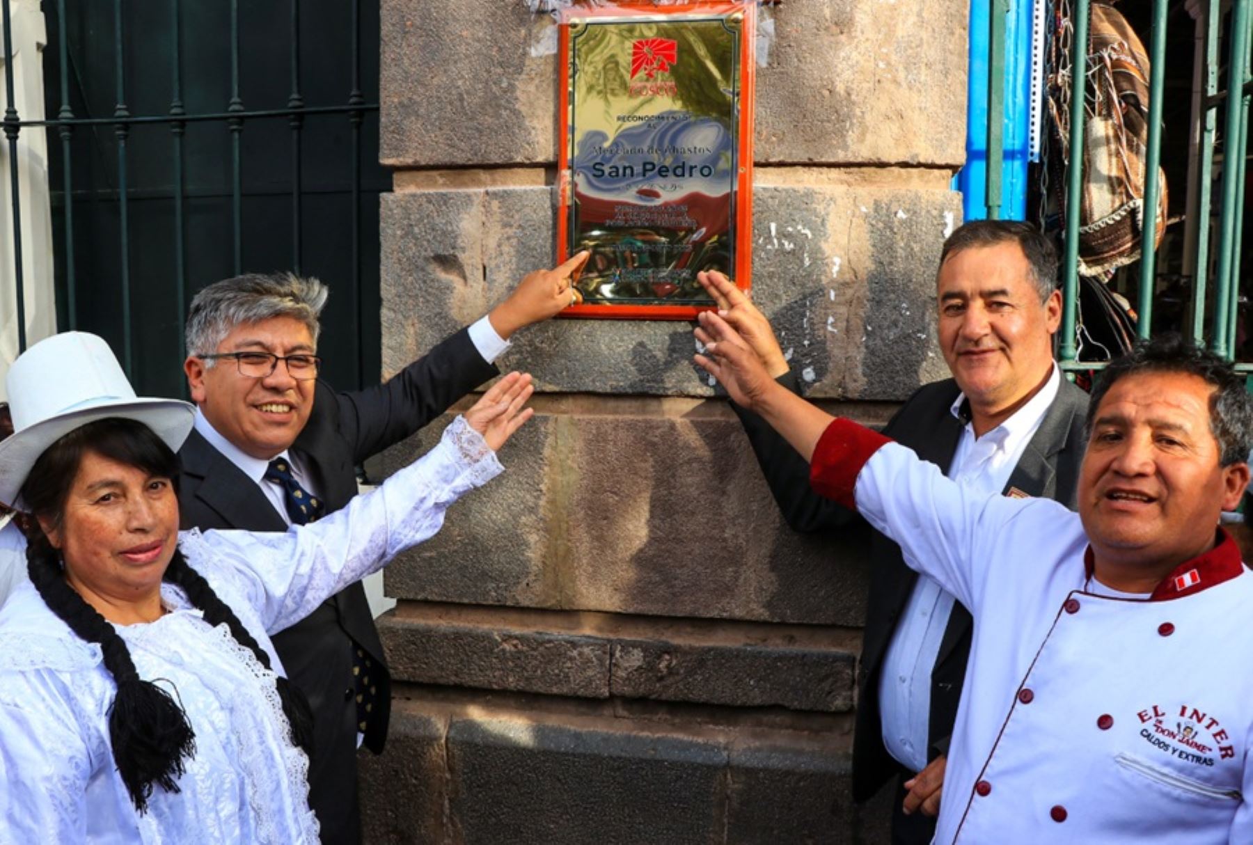 Reconocimiento a mercado San Pedro por su centenario