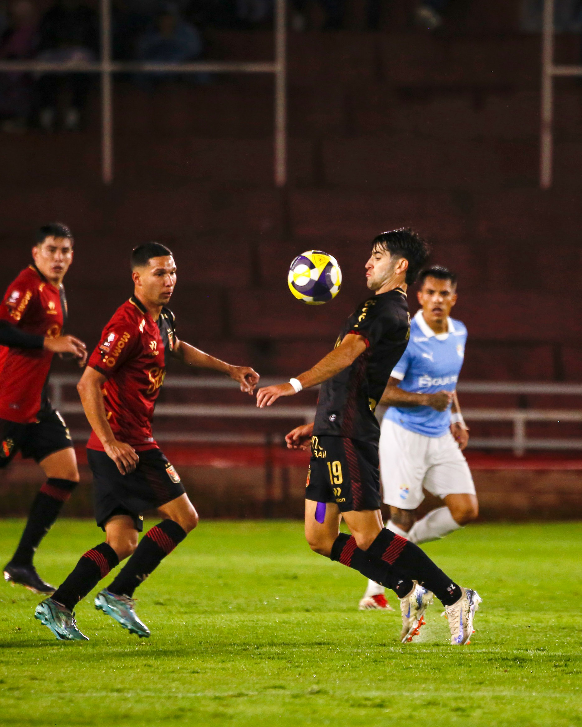 FBC Melgar bajó presión ante Sporting cristal
