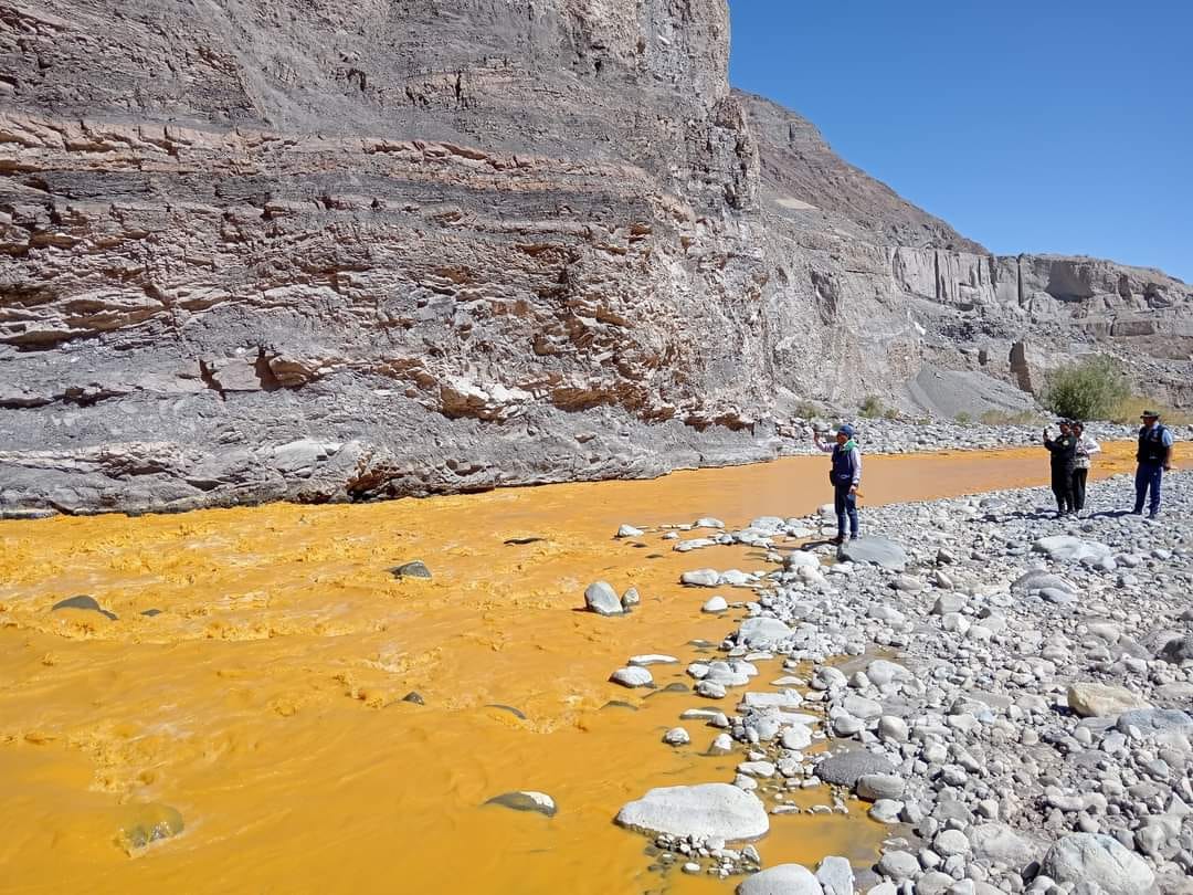 UGEL Islay exige acciones inmediatas ante contaminación hídrica a 15 mil escolares
