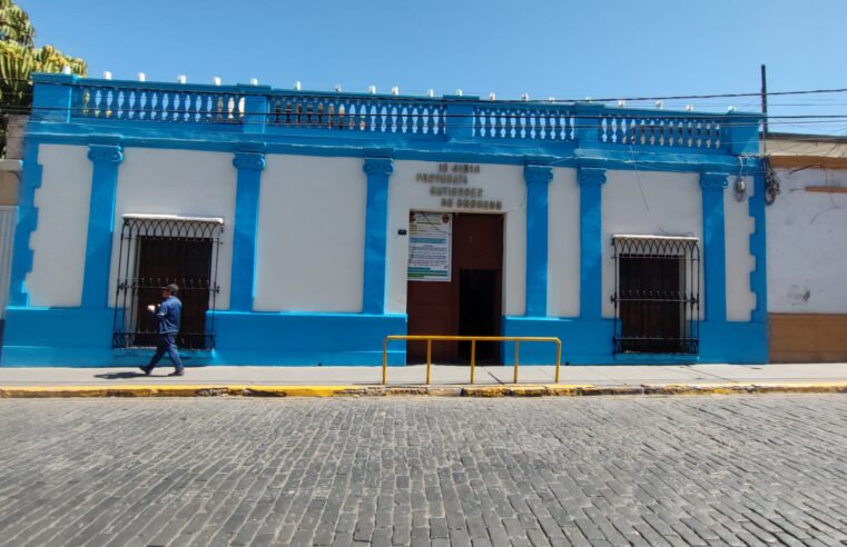 Acusan a maestro de maltratar a niños de colegio en el Cercado