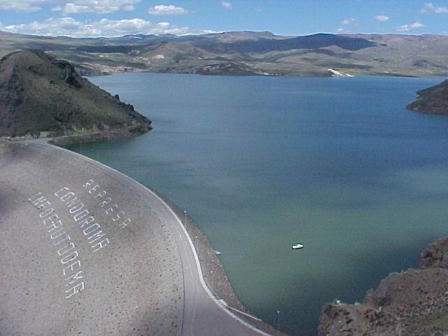 Callalli denuncia impacto de represa Condoroma en salud y ganadería