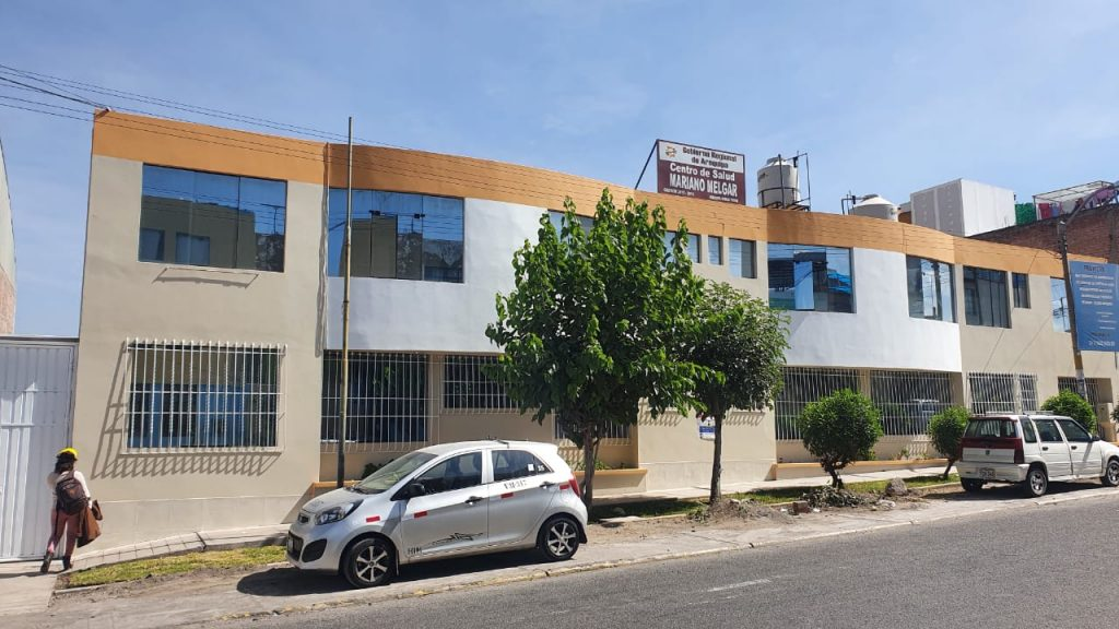 Falta de equipos en centros de salud obliga a pacientes congestionar los hospitales