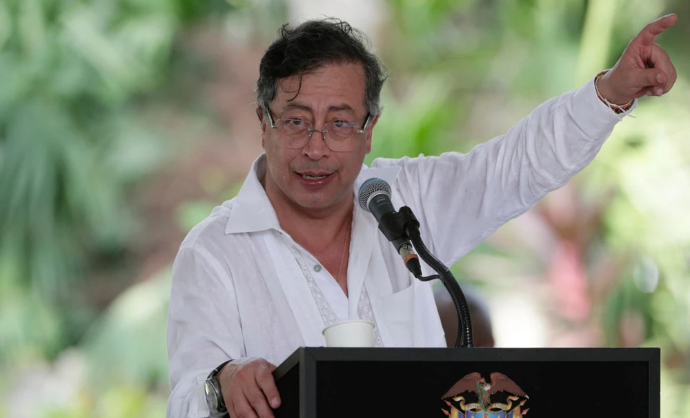 COLOMBIA PETRO ADVERTENCIA.