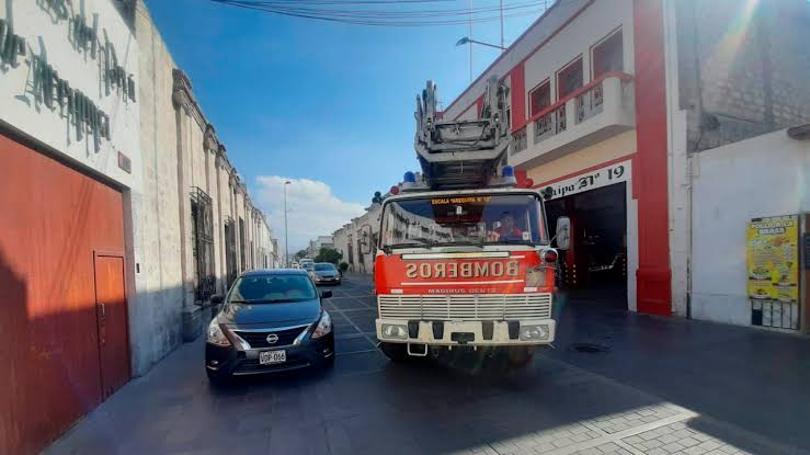 Amigos conductores, ayuden a los bomberos a atender rápidamente las emergencias