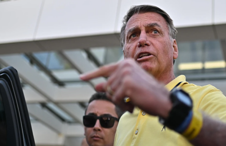 Jair Bolsonaro niega tener intención de huir de Brasil