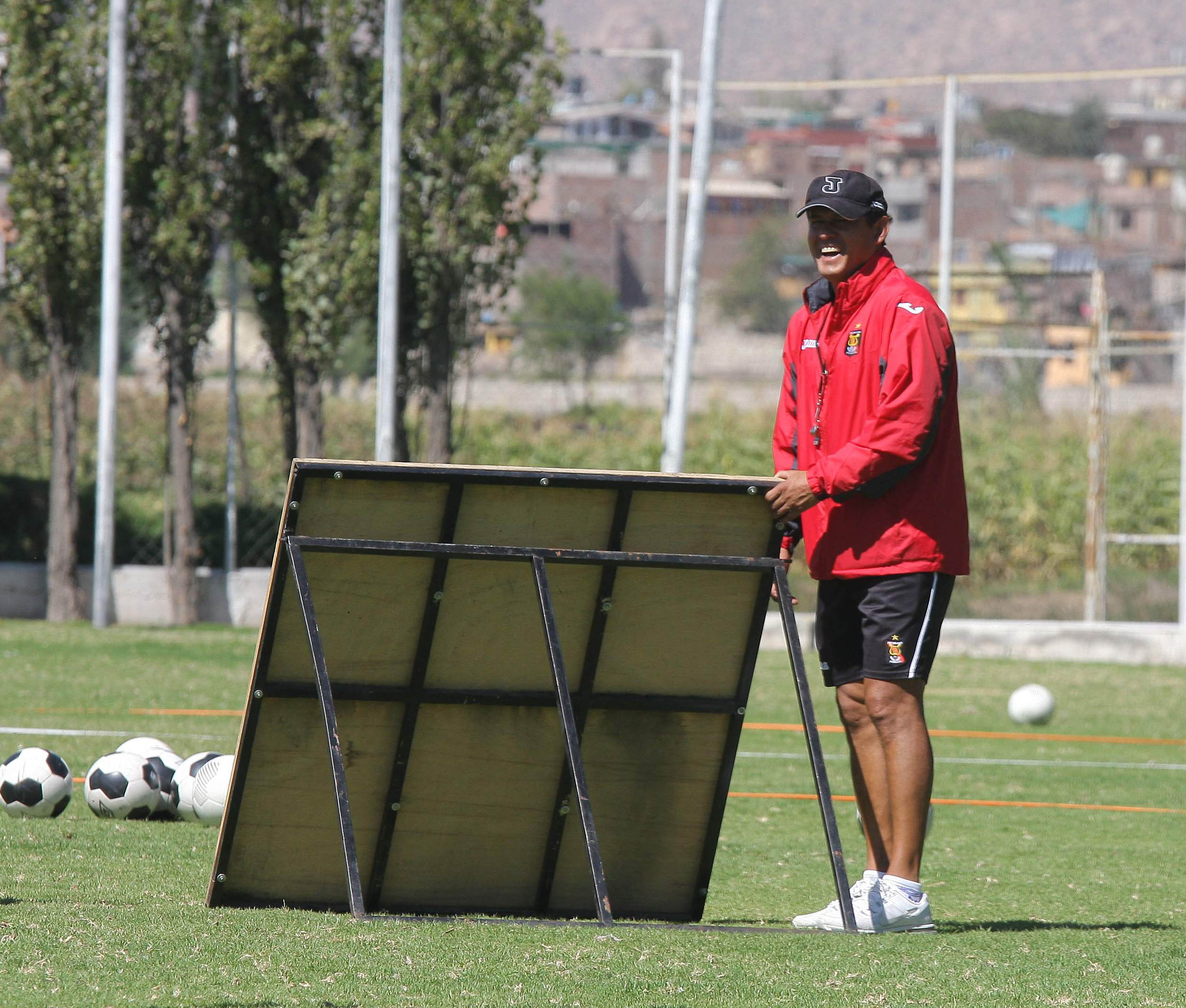 Juan Reynoso vuelve para tratar de levantar a FBC Melgar