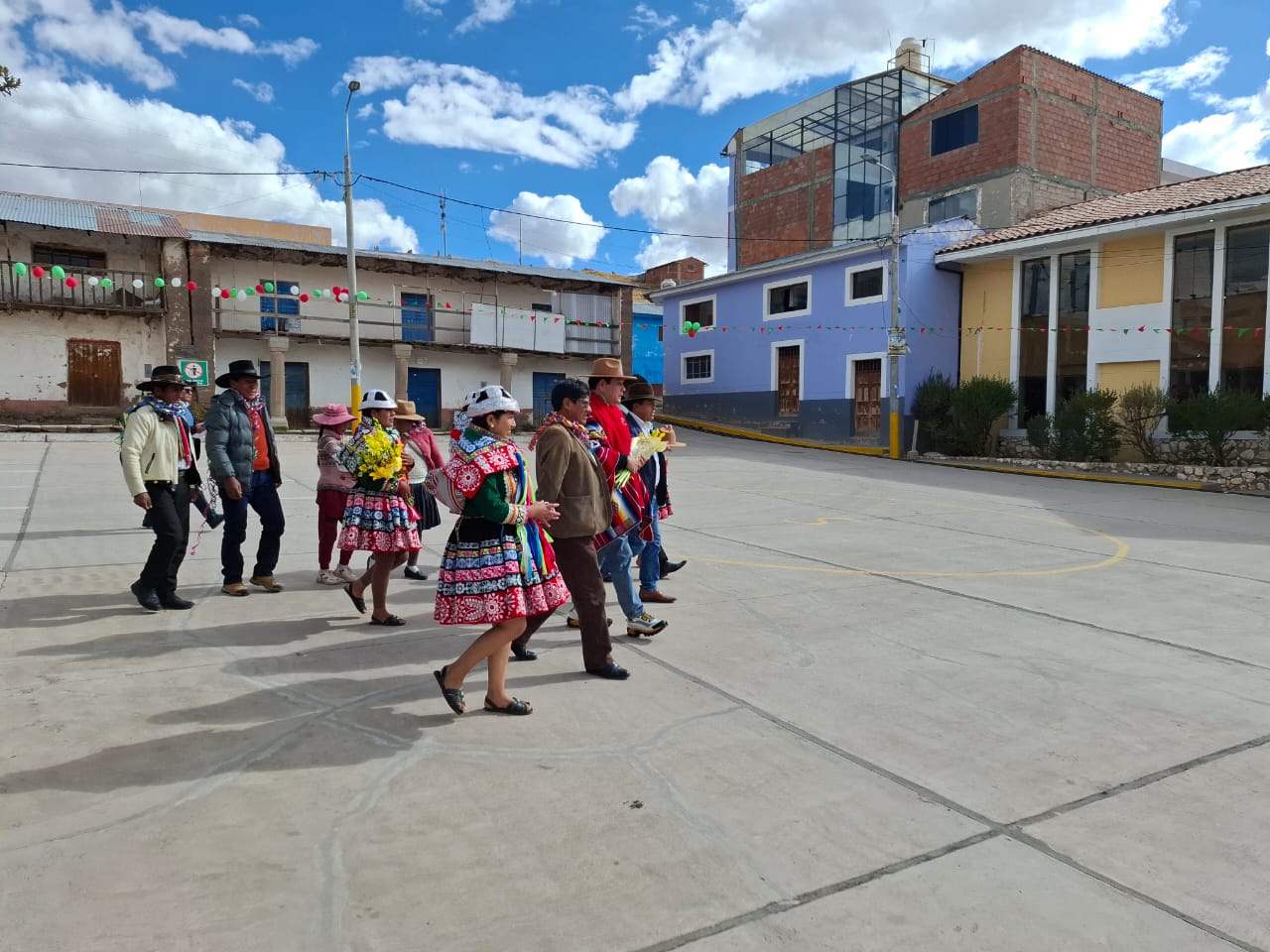 Más de 10 000 vecinos de Checca ya cuentan con pistas y veredas