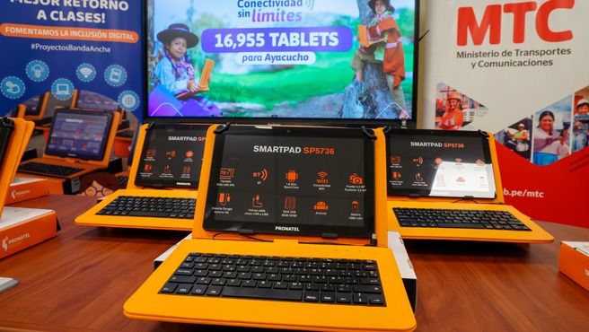 Entregan 17 000 tabletas a escolares y docentes rurales
