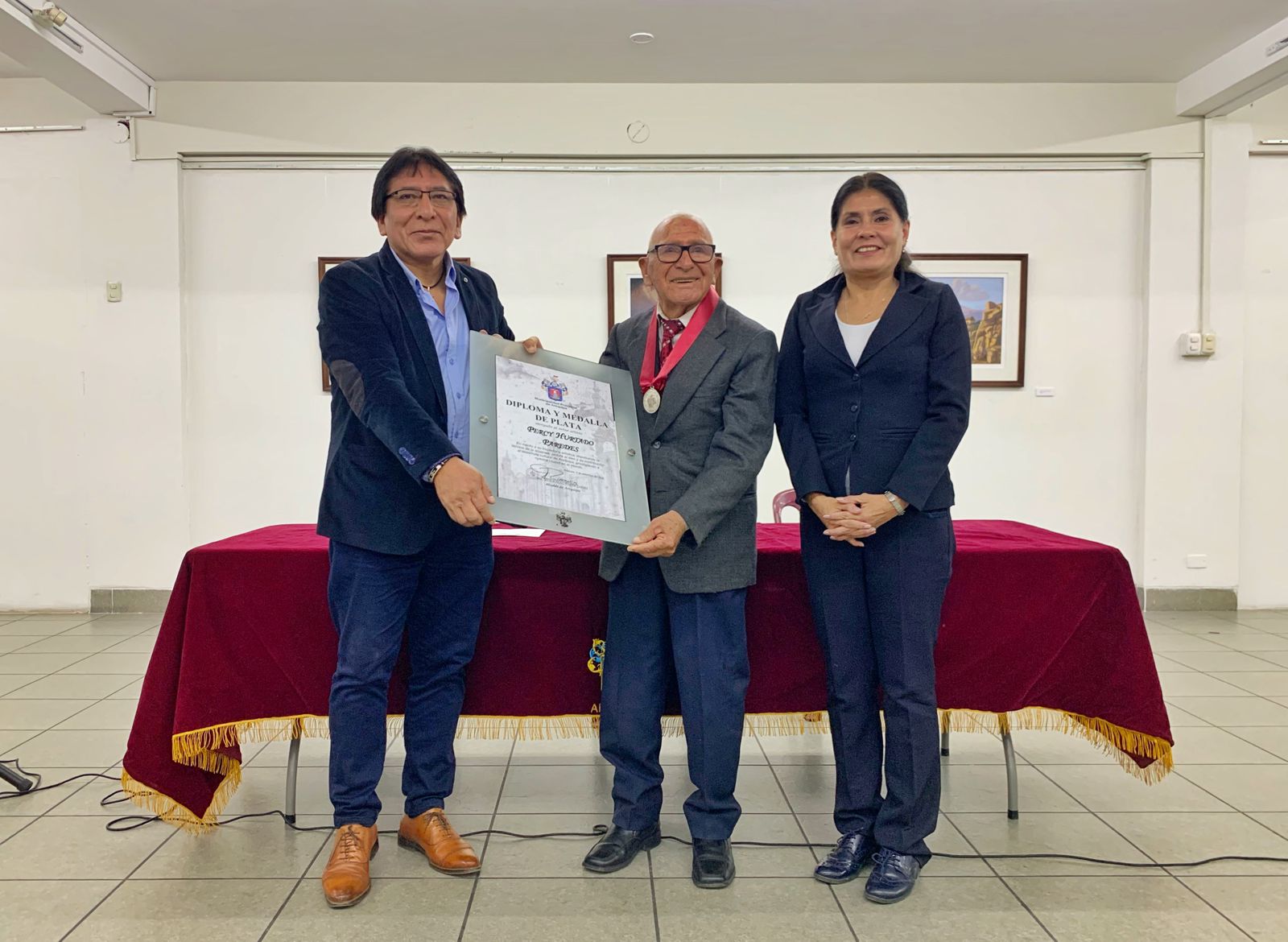 Otorgan reconocimiento especial a destacado artista arequipeño