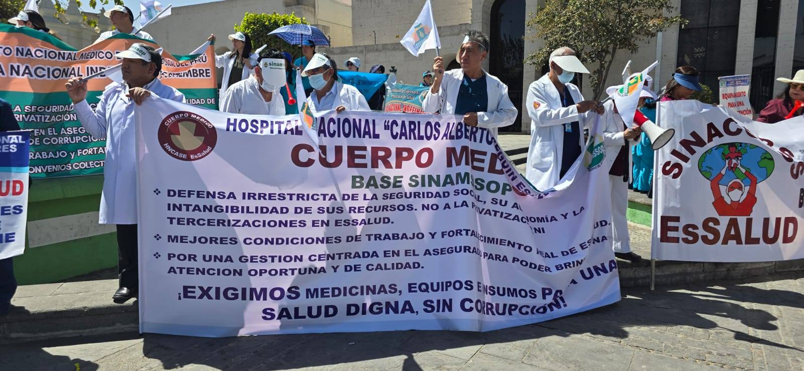 Huelga nacional de EsSalud paraliza más de mil citas en Arequipa