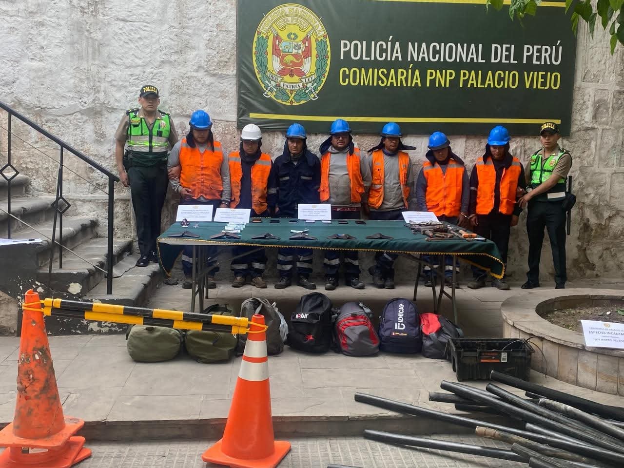 Detienen a banda de ladrones de cables de cobre