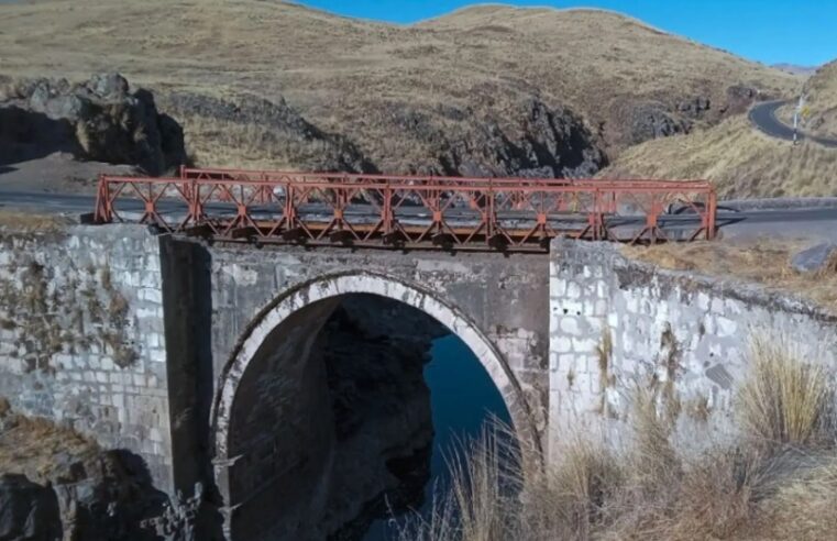 Deben restringir paso de vehículos pesados en puente Santo Domingo