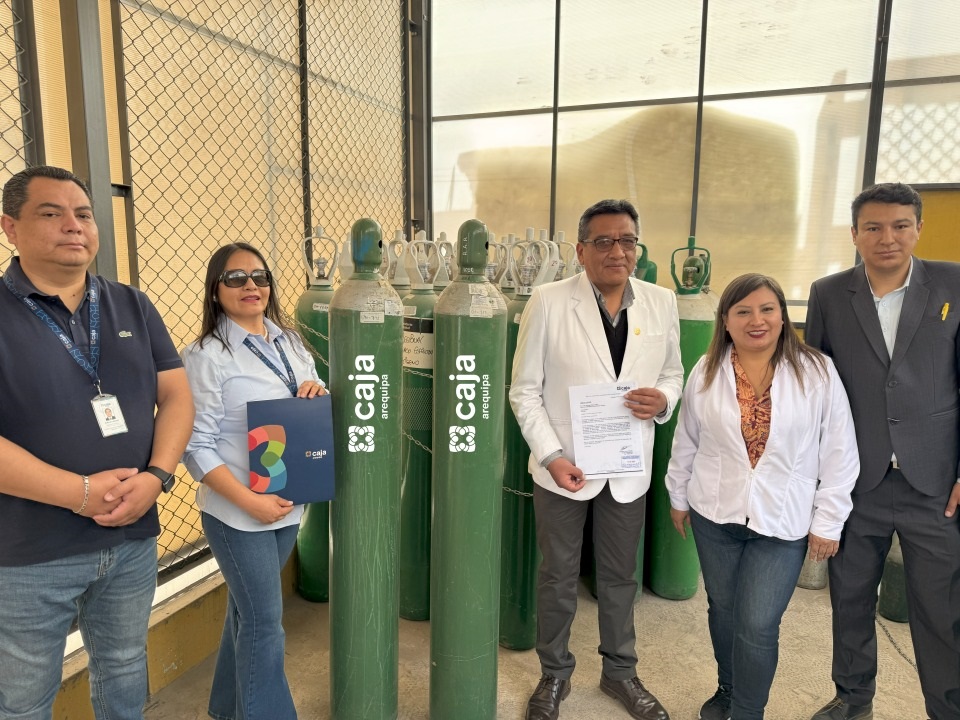 Caja Arequipa dona balones de oxígeno