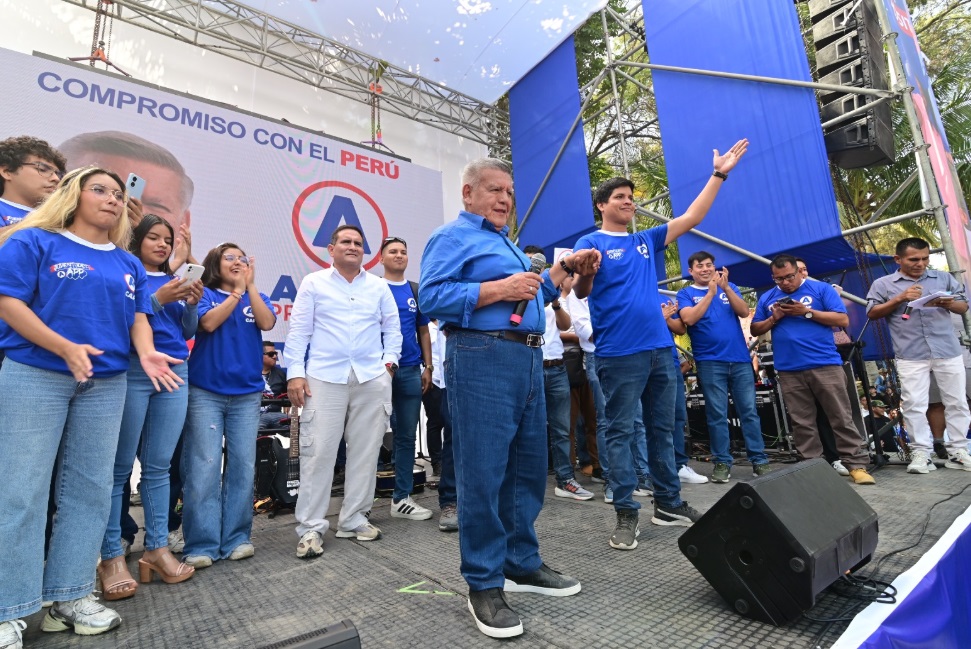 JEE de Chiclayo: Acuña violó ley de neutralidad electoral