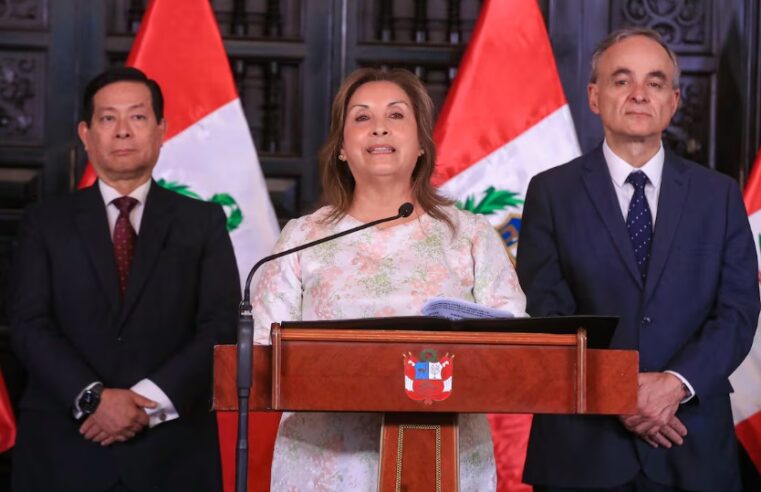 Boluarte desafía al Ministerio Público: “No nos distraen sus carpetas fiscales”