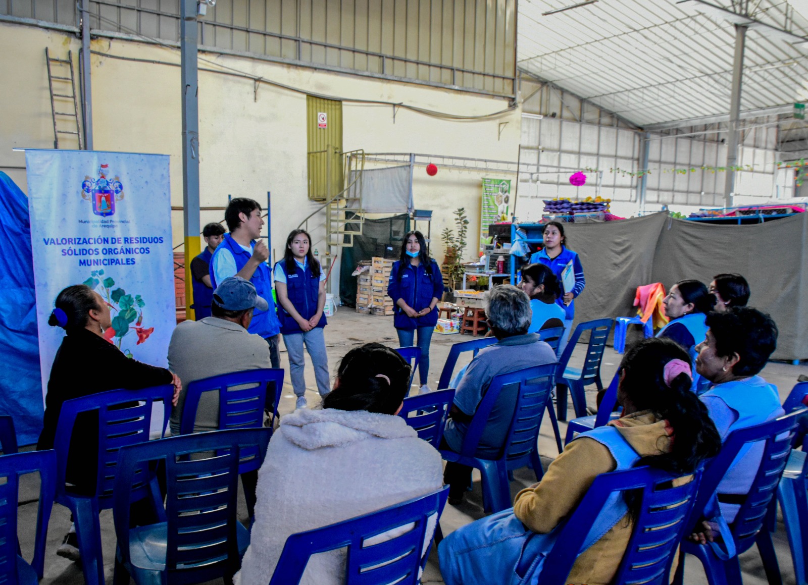 Comerciantes de La Marina separan residuos sólidos para procesarlos