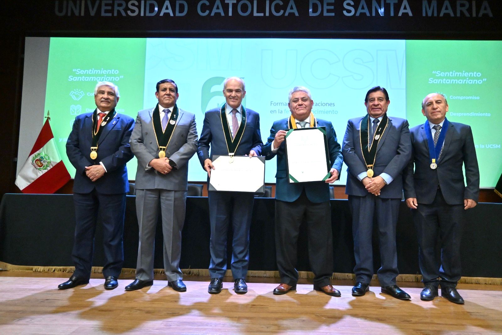 UCSM reconoció la trayectoria de líder empresarial del país