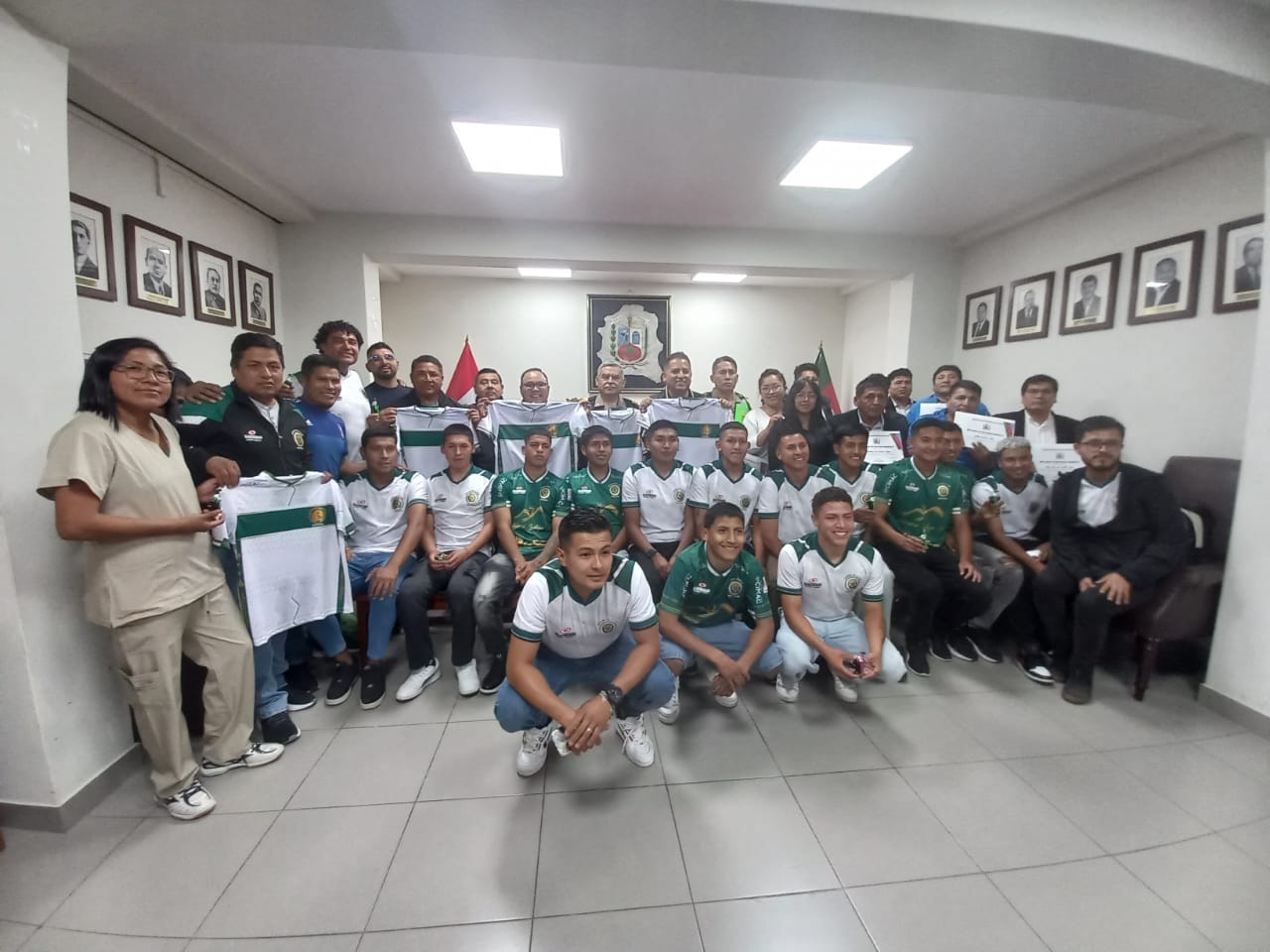 Amigos de la PNP motivados para el triunfo en Juliaca