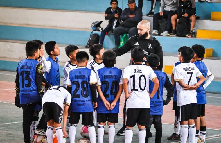 Técnico nacional de Futsal dio charlas y conferencias en Arequipa