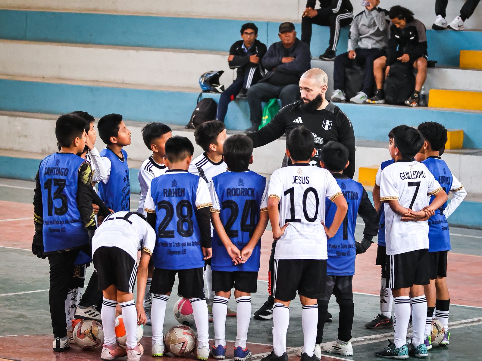 Técnico nacional de Futsal dio charlas y conferencias en Arequipa