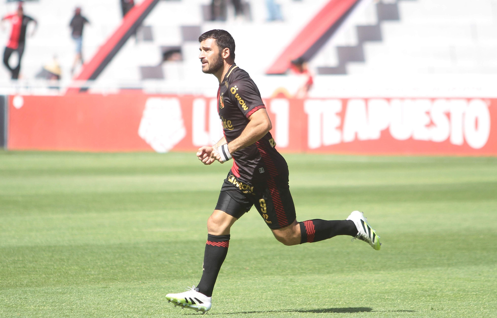 Cuesta: «Mientras podamos aportar, alargaremos el retiro»