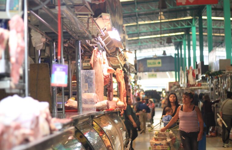 Suben los precios de frutas y provoca preocupación entre los consumidores