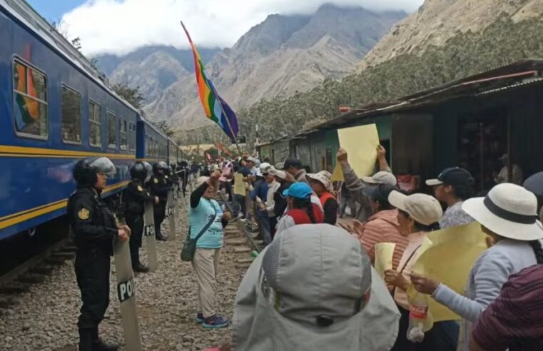 Se pierden S/ 2 millones diarios por ataque y bloqueo de vías a Machu Picchu