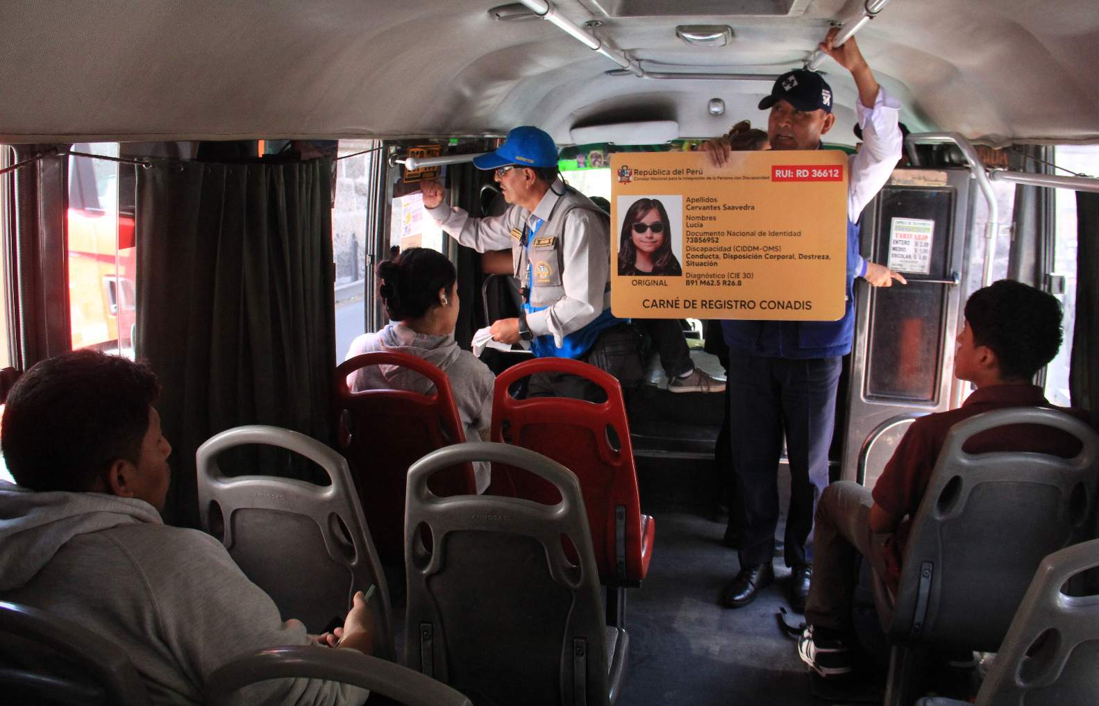 Exigen respeto al pase libre a personas con discapacidad en transporte público