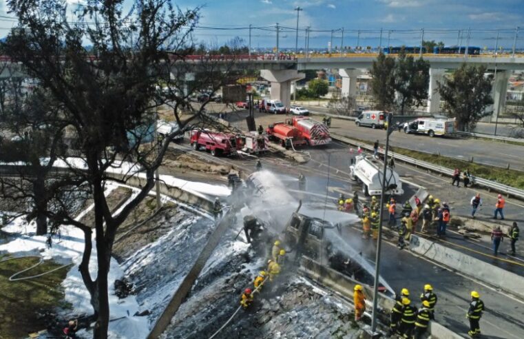 Sube a 13 el número de muertos por explosión de camión con gas