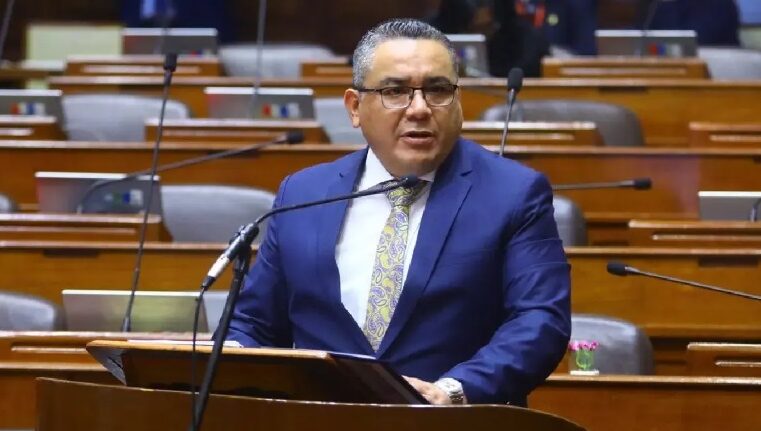 Presentan moción para censurar a Santiváñez