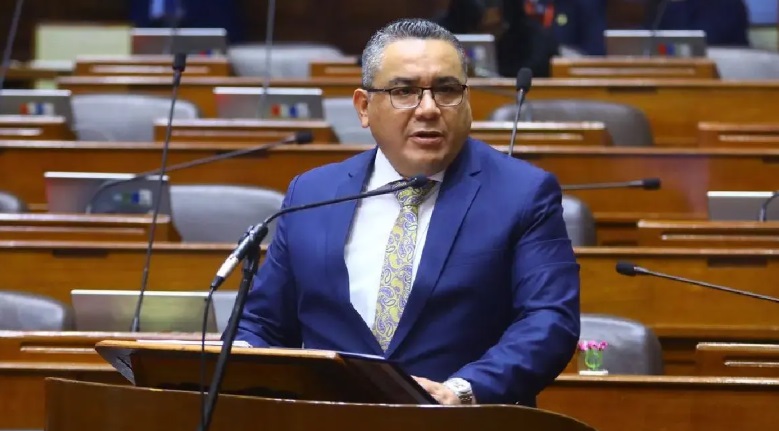 Presentan moción para censurar a Santiváñez