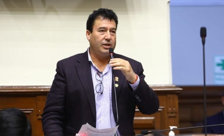 Tribunal de Disciplina de AP expulsa a Martínez por “traición al partido”